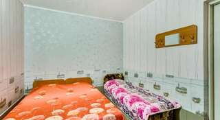 Гостиница Гостевой Дом Мандаринка Судак Стандартный двухместный номер с 2 отдельными кроватями-14