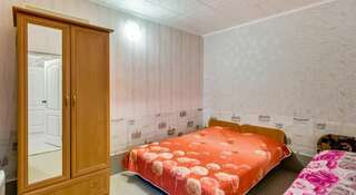 Гостиница Гостевой Дом Мандаринка Судак Стандартный двухместный номер с 2 отдельными кроватями-11