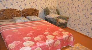 Гостиница Гостевой Дом Мандаринка Судак Стандартный двухместный номер с 2 отдельными кроватями-8